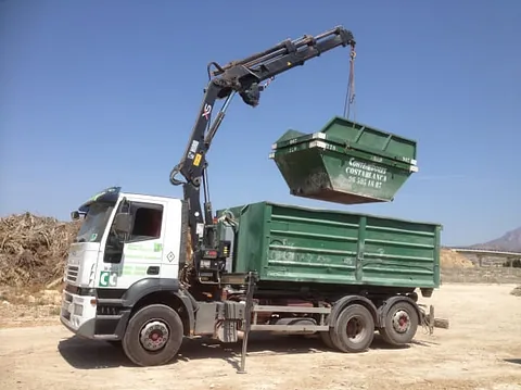 Contenedores Costablanca servicio de grúa